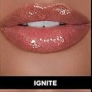 Ignite 618 Hourglass UNREAL™ HIGH SHINE VOLUMIZING LIP GLOSS